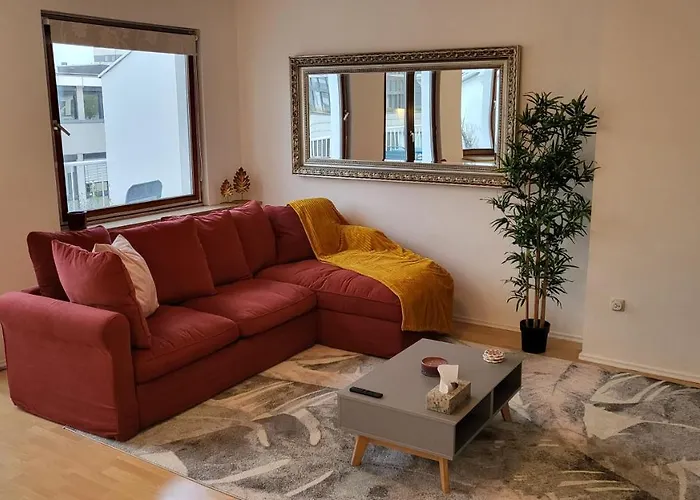 Lavish In The Heart Of Center *