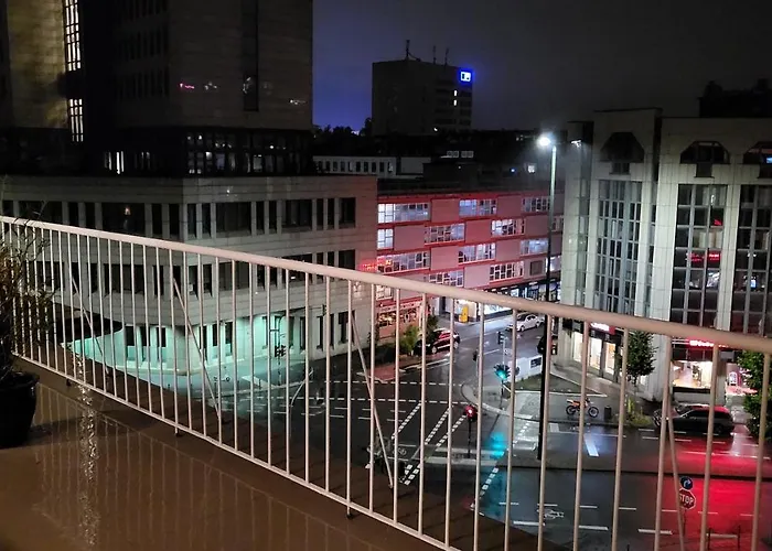 Lavish In The Heart Of Center アパート *