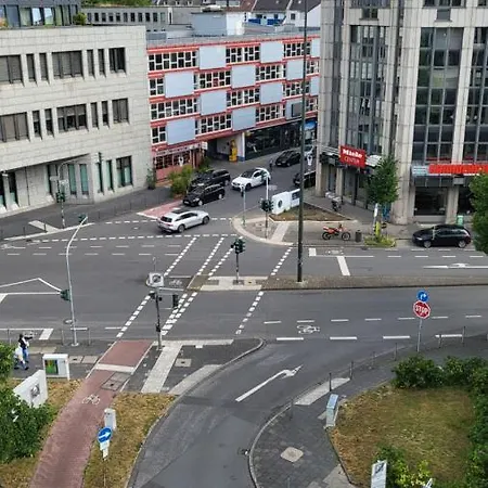 Lavish In The Heart Of Center