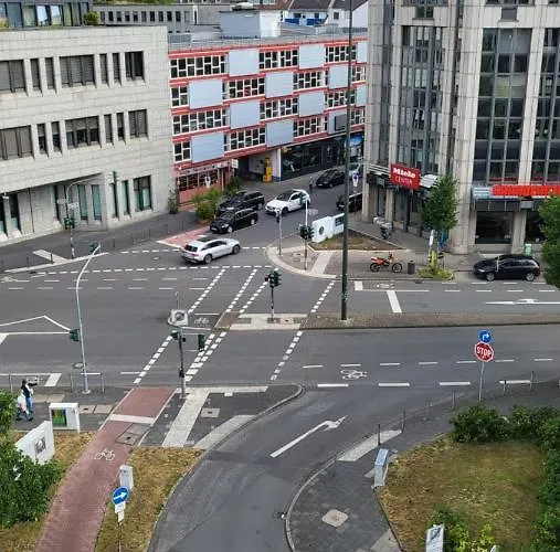 Lavish In The Heart Of Center