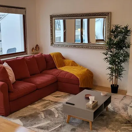 Lavish In The Heart Of Center *