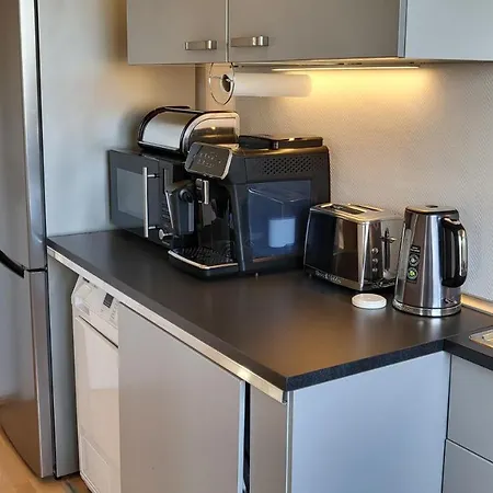Lavish In The Heart Of Center شقة